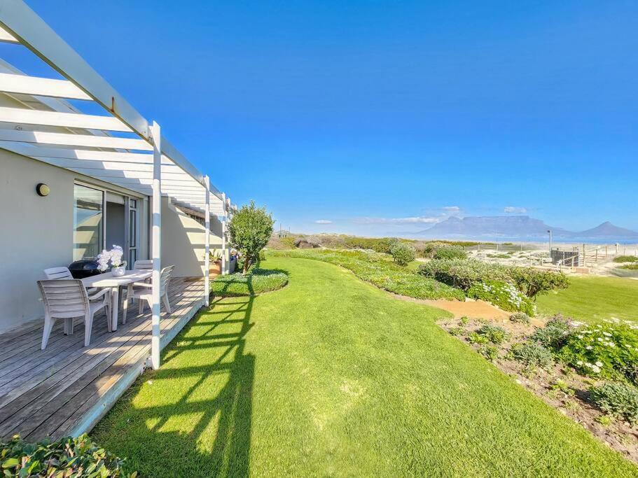 Beachfront Getaway In Dolphin Apartamento Cidade Do Cabo