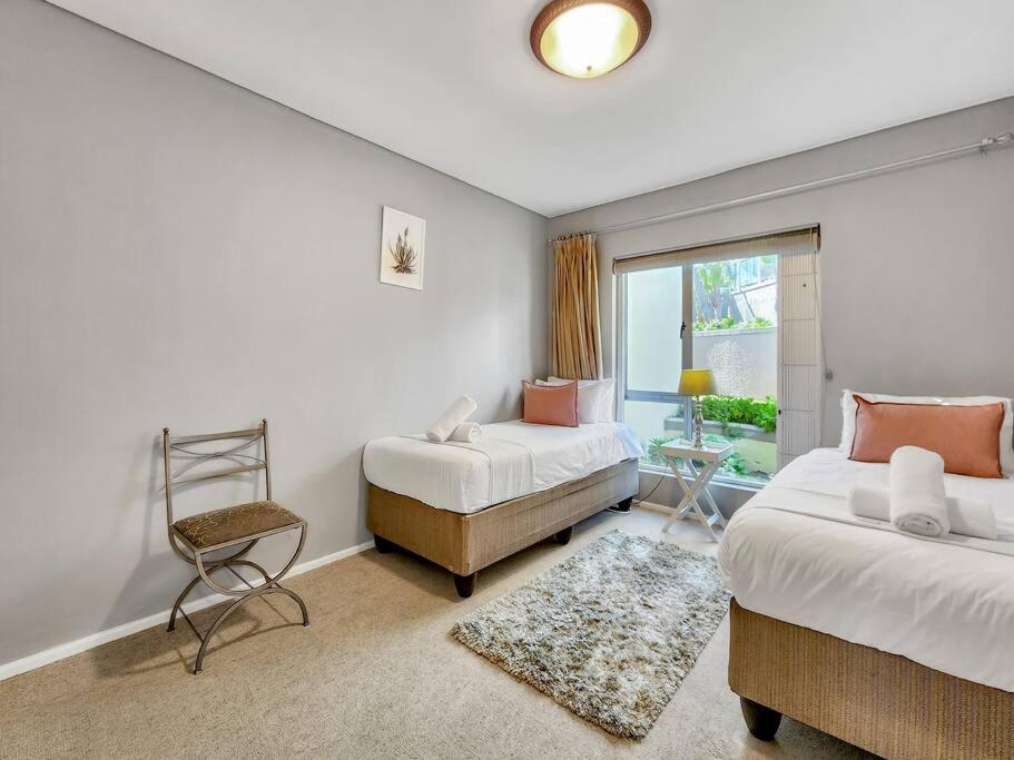 Beachfront Getaway In Dolphin Apartamento Cidade Do Cabo