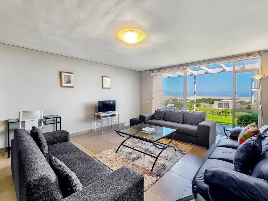 Beachfront Getaway In Dolphin