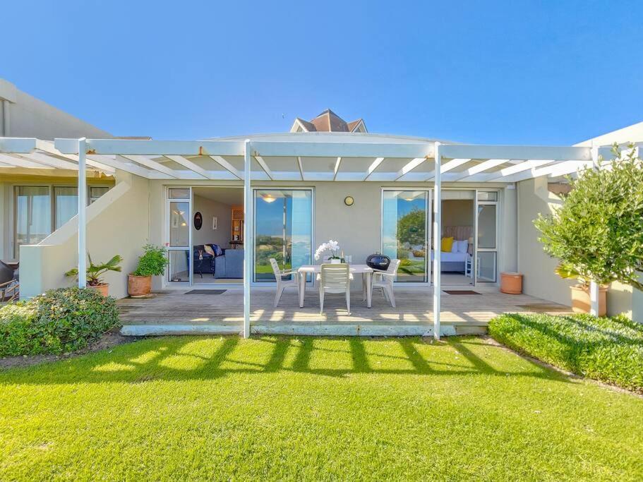 Beachfront Getaway In Dolphin Apartamento Cidade Do Cabo