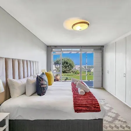 Beachfront Getaway In Dolphin Beach Cidade Do Cabo Exterior foto