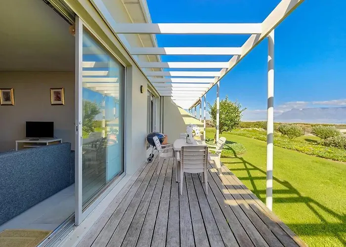 Beachfront Getaway In Dolphin Beach
