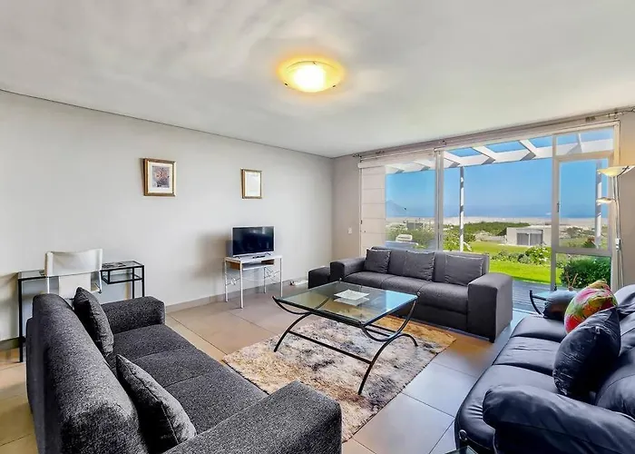 Beachfront Getaway In Dolphin Beach