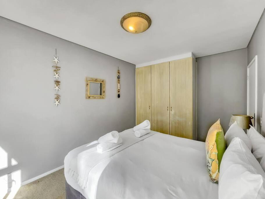 Apartment Beachfront Getaway In Dolphin Kapstadt