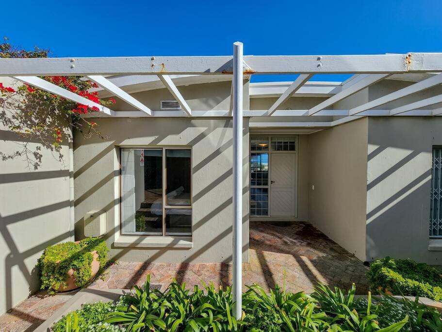 Beachfront Getaway In Dolphin Kapstadt