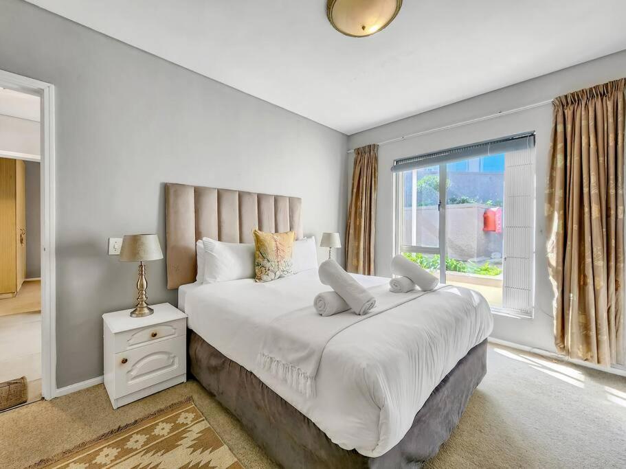 Apartment Beachfront Getaway In Dolphin *